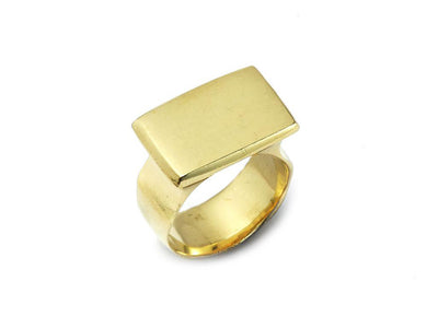 The Darrell Signet Ring in 18kt Gold