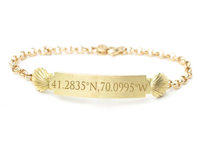 Quarterboard Bracelet™ in 18kt Gold with Scallop Shells