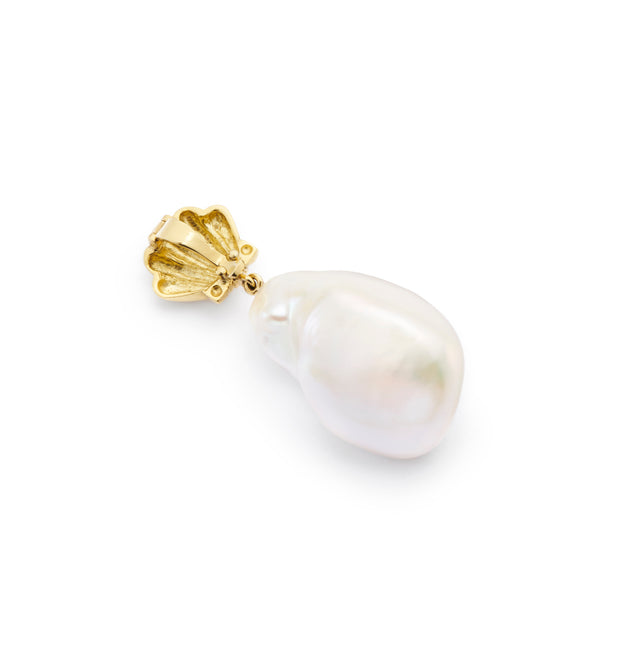 18kt Gold Diamond Scallop Shell with Freshwater Baroque Pearl