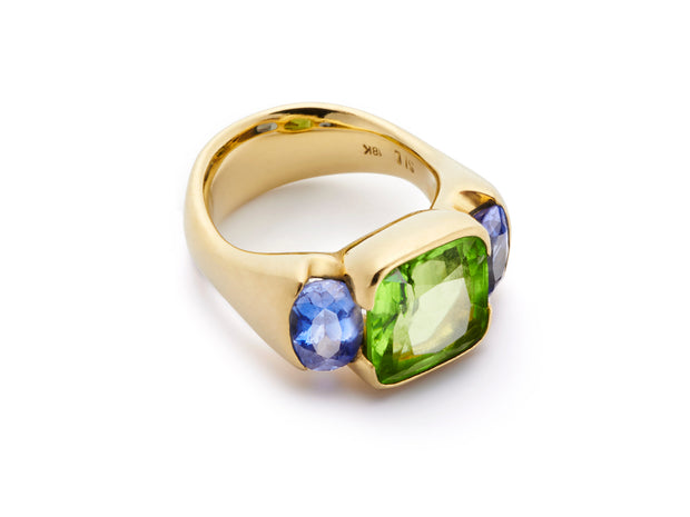 Peridot with Oval Ceylon Sapphires set in 18kt Gold