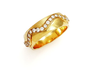 Wave Wedding Band in 18kt Gold with Diamonds