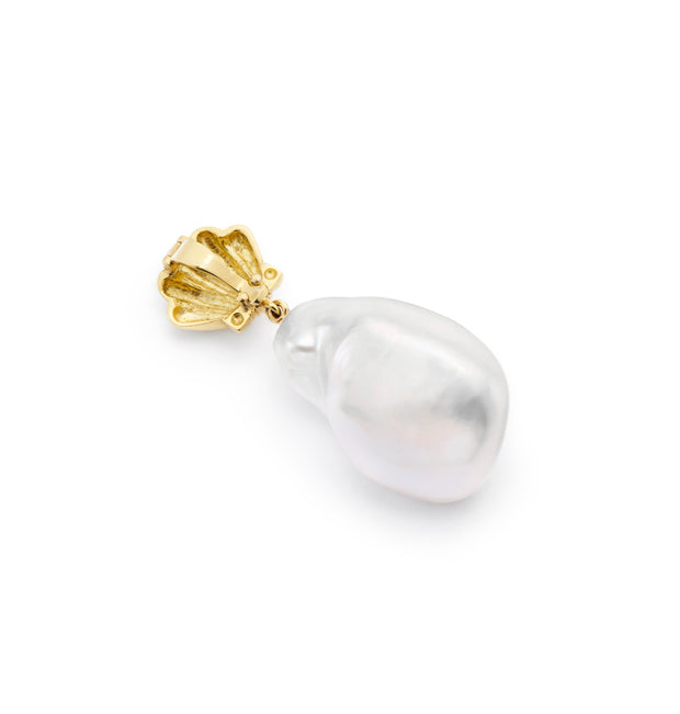 18kt Gold Diamond Scallop Shell with Freshwater Baroque Pearl