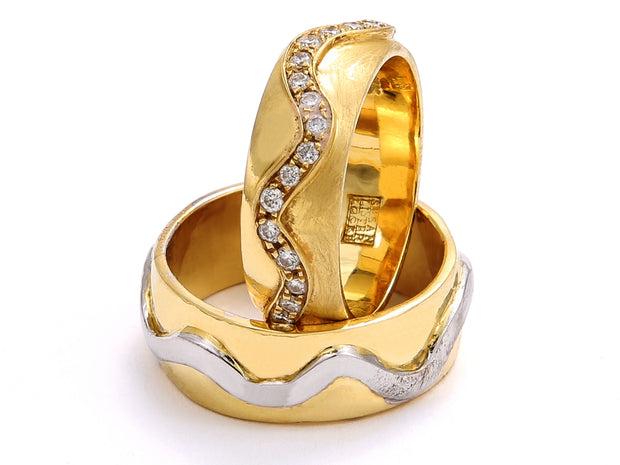 Wave Wedding Band in 18kt Gold with Diamonds