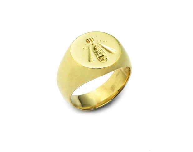 The French Bee Signet Ring in 18kt Gold