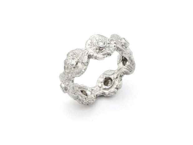“Seaquin” Band with Diamonds set in 18kt White Gold