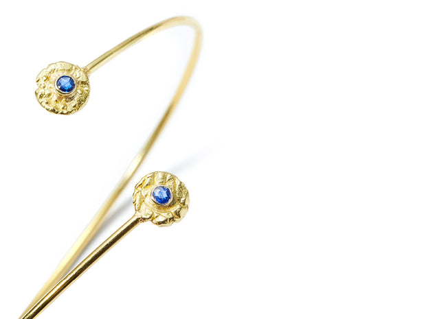 ”Seaquin” Bypass Bangle Bracelet with Blue Sapphires in 18kt Gold