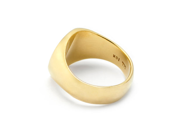 The D Signet Ring in 18kt Gold