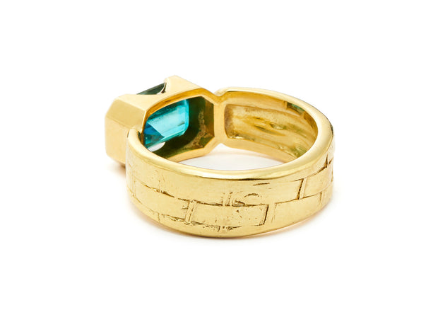 Fine Blue Zircon Ring set in 18kt Gold