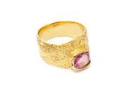 Pink Sapphire set in 18kt Gold Seascape Band