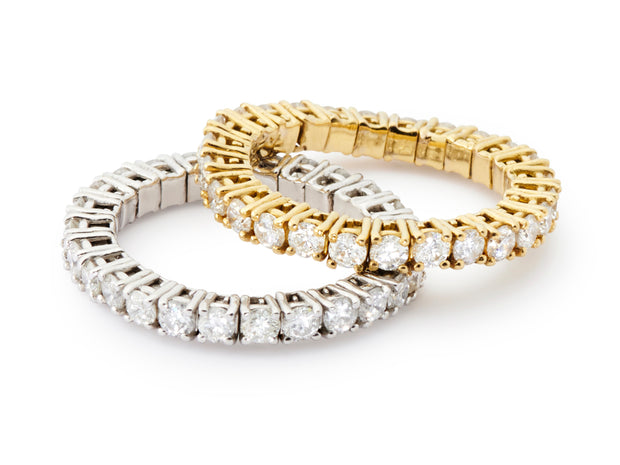 Diamond Stretch Ring set in 18kt White Gold