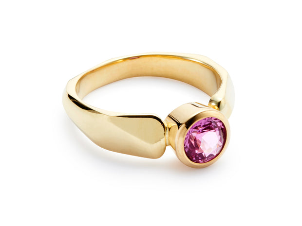 Pink Sapphire set in 18kt Gold Diana Band