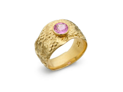 Pink Sapphire set in 18kt Gold Seascape Band