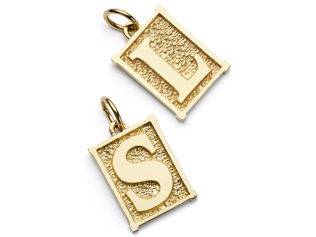 The Alphabet Collection™ Pendant in 18kt Gold